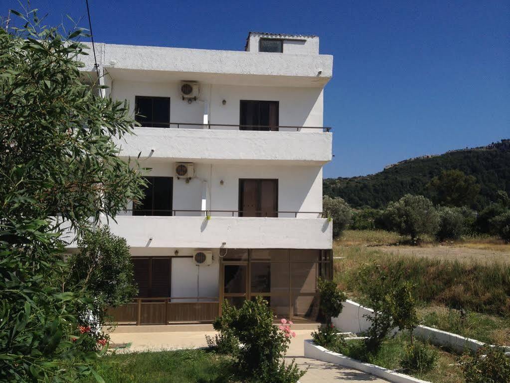 פליראקי Nikos Bnb מראה חיצוני תמונה
